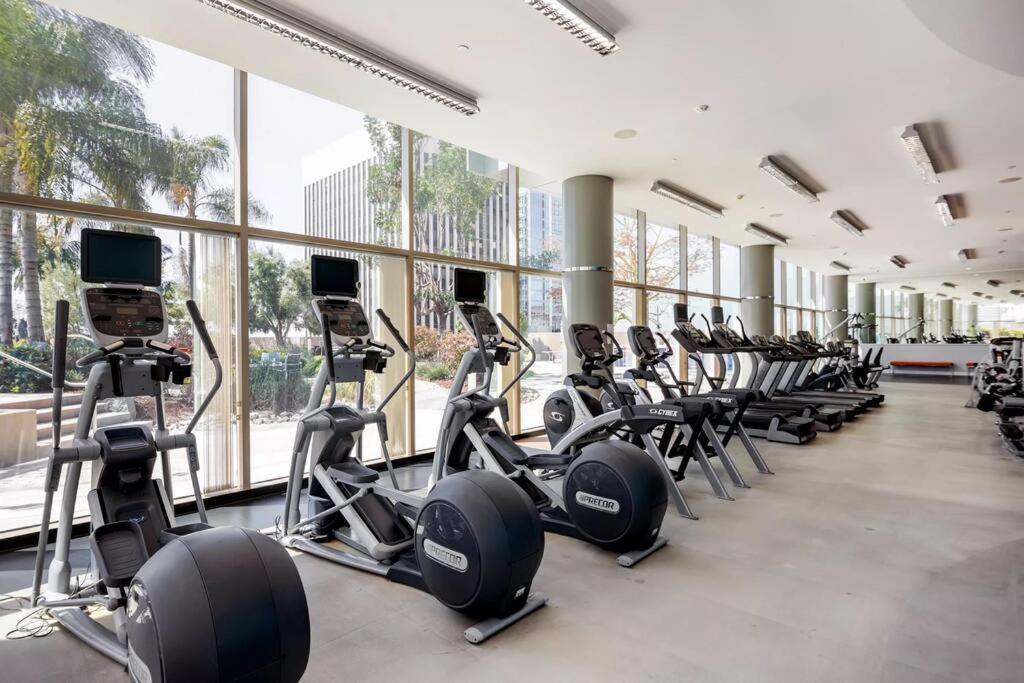 Апартаменти Lovely Upscale High Rise Private Parking & Pool Лос-Анджелес Екстер'єр фото
