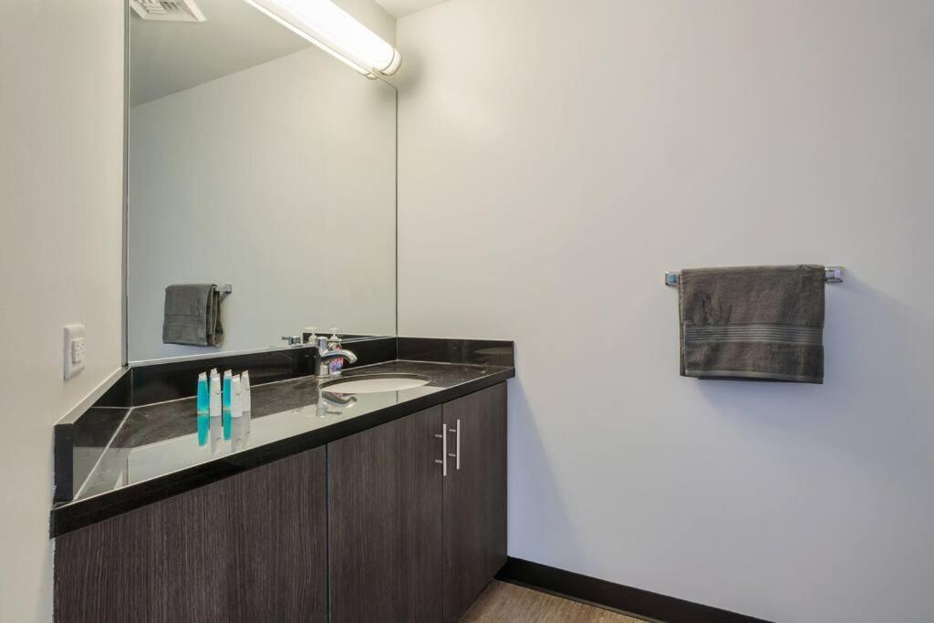 Апартаменти Lovely Upscale High Rise Private Parking & Pool Лос-Анджелес Екстер'єр фото