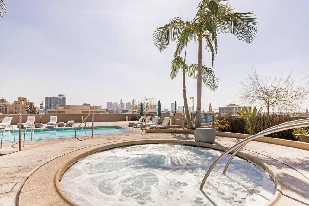 Апартаменти Lovely Upscale High Rise Private Parking & Pool Лос-Анджелес Екстер'єр фото