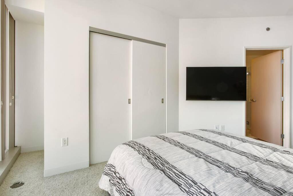 Апартаменти Lovely Upscale High Rise Private Parking & Pool Лос-Анджелес Екстер'єр фото