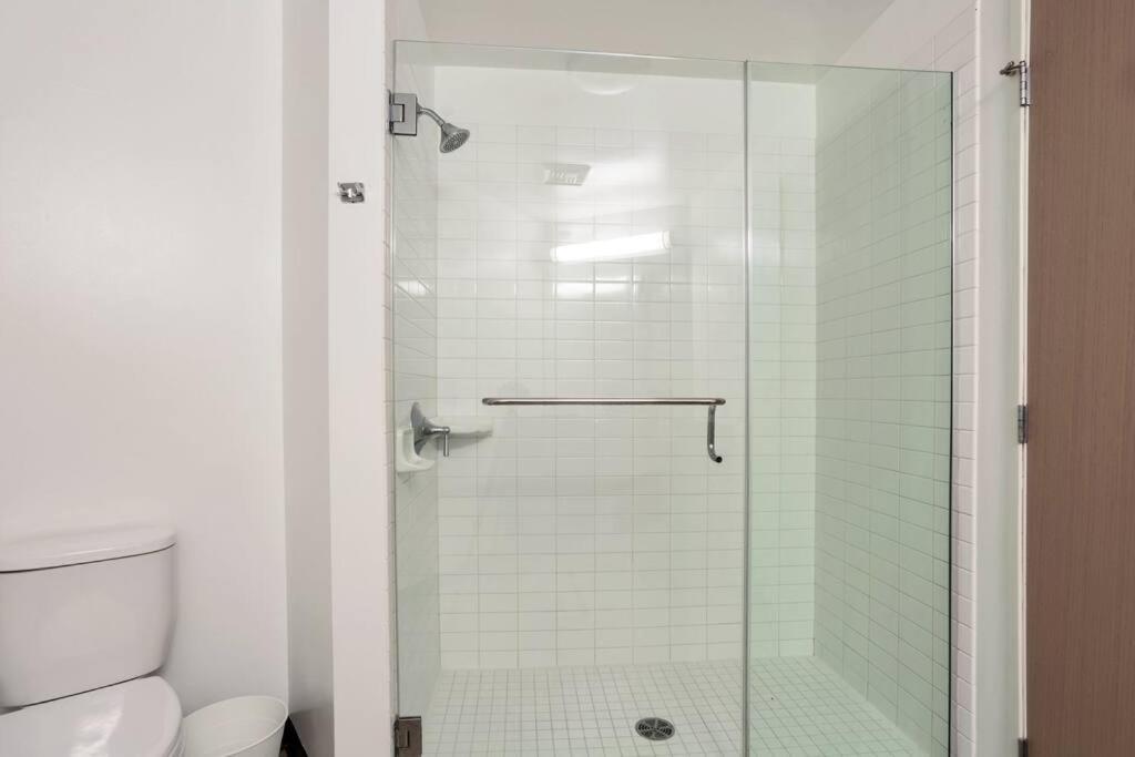 Апартаменти Lovely Upscale High Rise Private Parking & Pool Лос-Анджелес Екстер'єр фото
