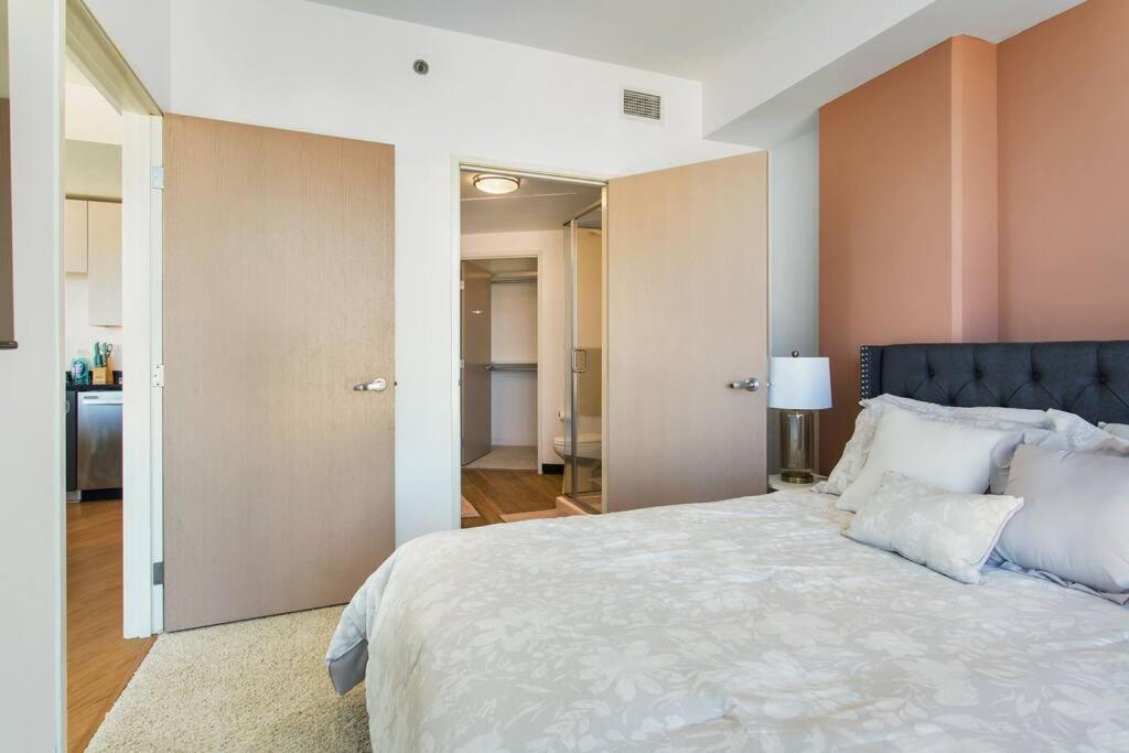 Апартаменти Lovely Upscale High Rise Private Parking & Pool Лос-Анджелес Екстер'єр фото