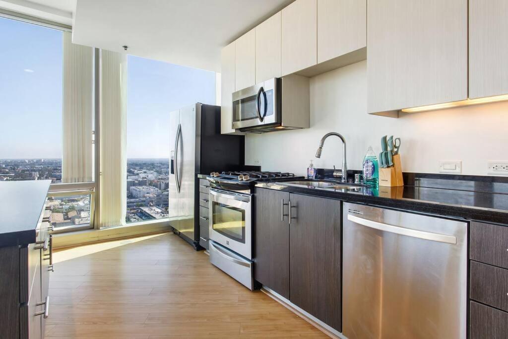Апартаменти Lovely Upscale High Rise Private Parking & Pool Лос-Анджелес Екстер'єр фото