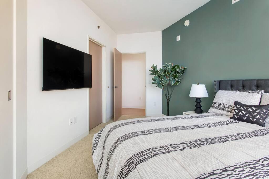 Апартаменти Lovely Upscale High Rise Private Parking & Pool Лос-Анджелес Екстер'єр фото