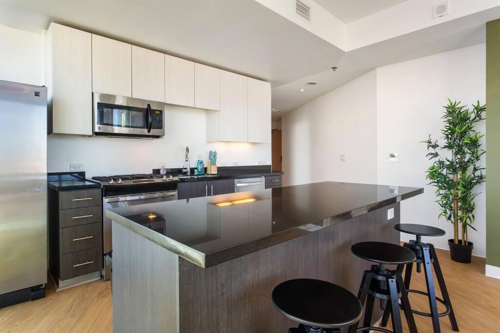 Апартаменти Lovely Upscale High Rise Private Parking & Pool Лос-Анджелес Екстер'єр фото