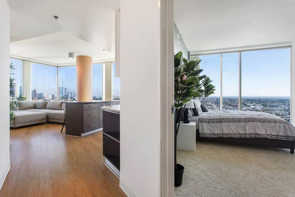 Апартаменти Lovely Upscale High Rise Private Parking & Pool Лос-Анджелес Екстер'єр фото