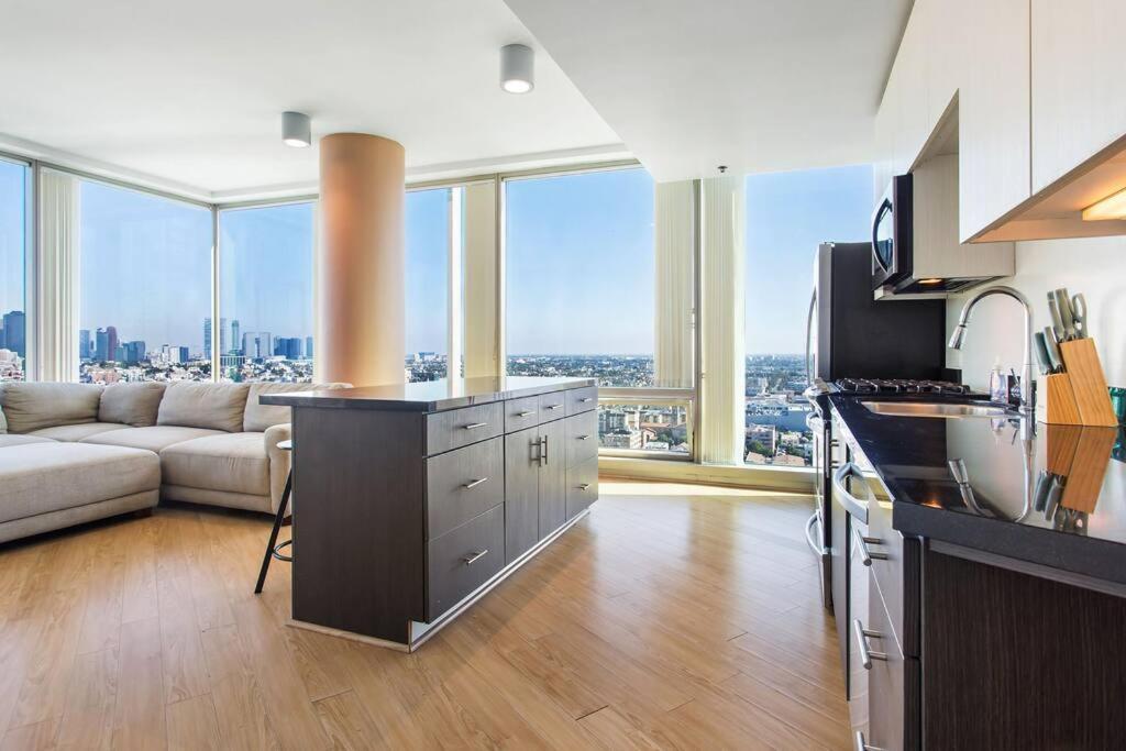 Апартаменти Lovely Upscale High Rise Private Parking & Pool Лос-Анджелес Екстер'єр фото